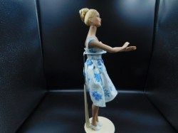 tonner blonde blue print side